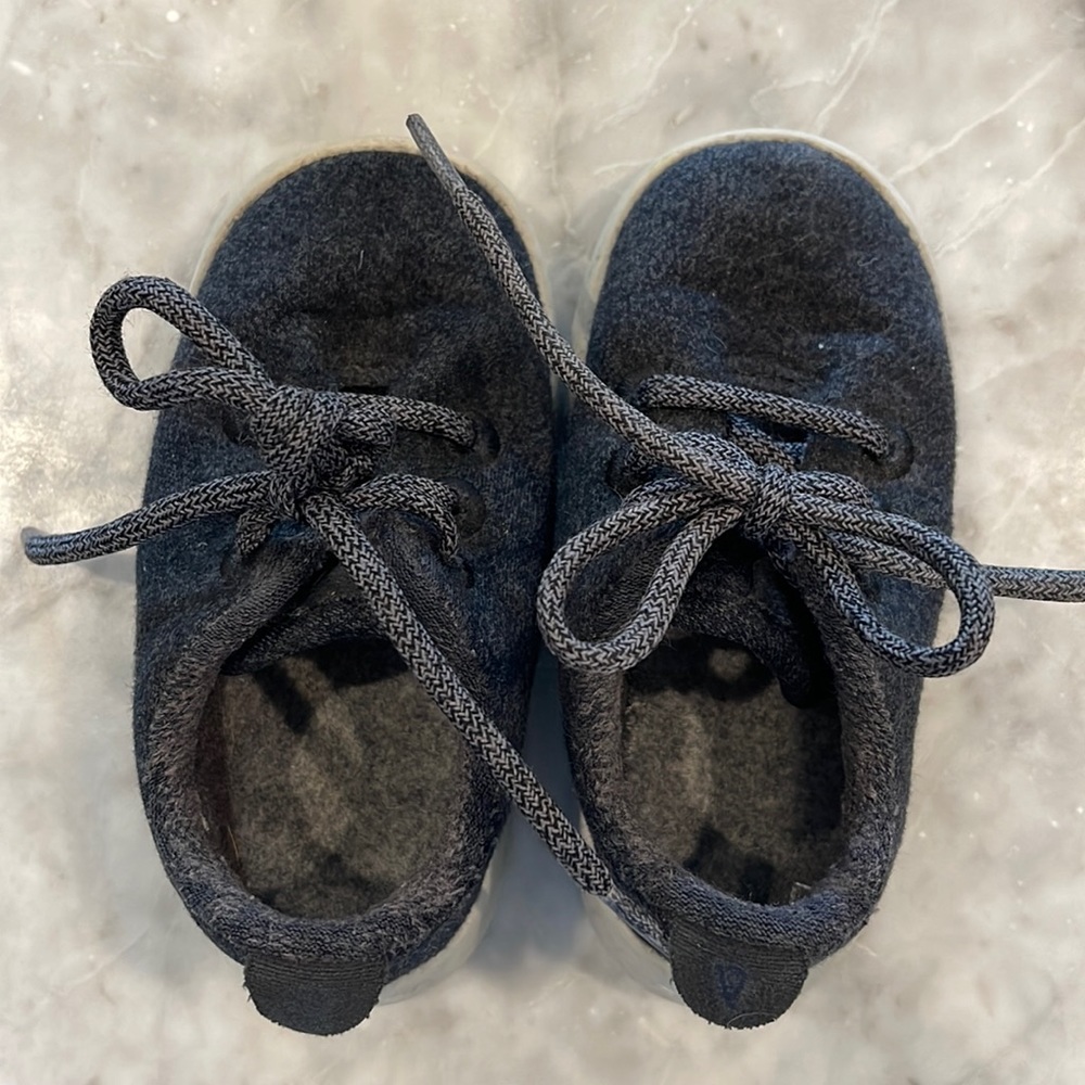 Adorable Allbirds 5t in Charcoal Grey